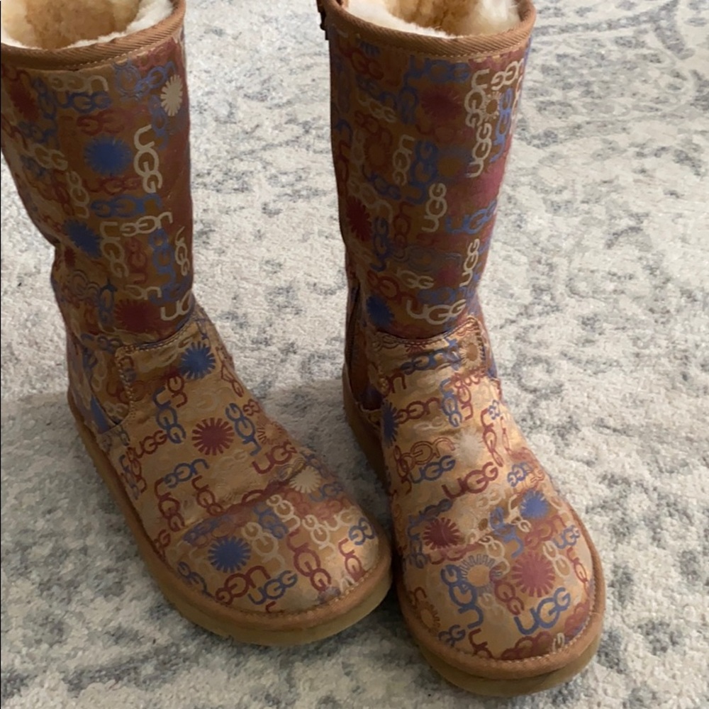 Ugh logo boot